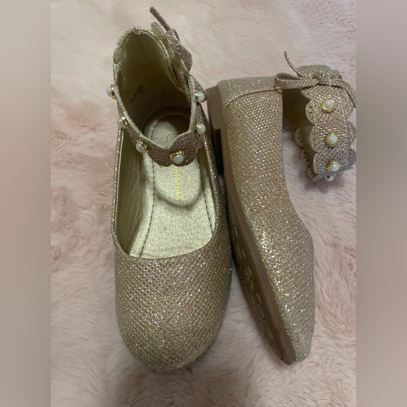 Toddler Girls Gold Flats - Picture 2 of 5